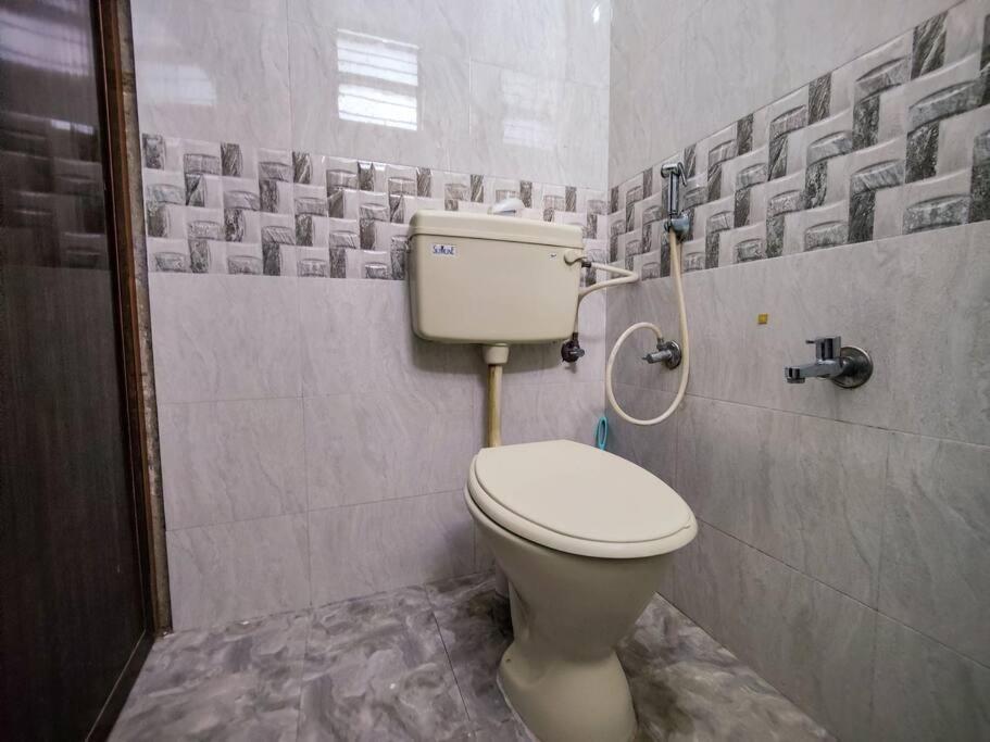 Comfy 2-Bedroom House In Sanjaynagar, Bengaluru 외부 사진