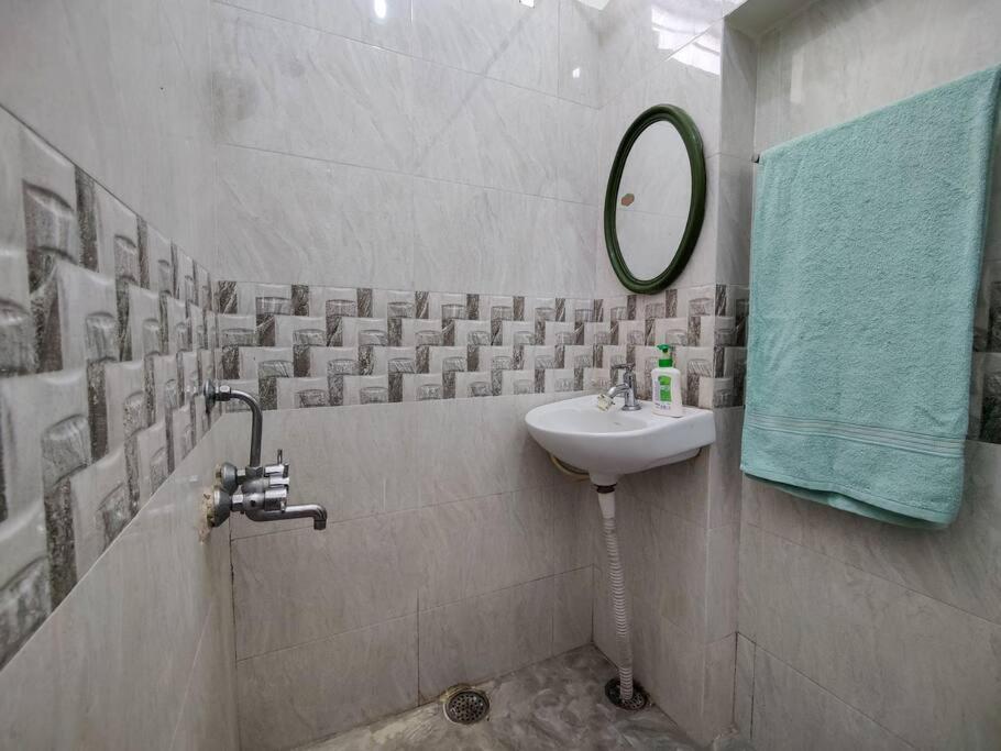 Comfy 2-Bedroom House In Sanjaynagar, Bengaluru 외부 사진