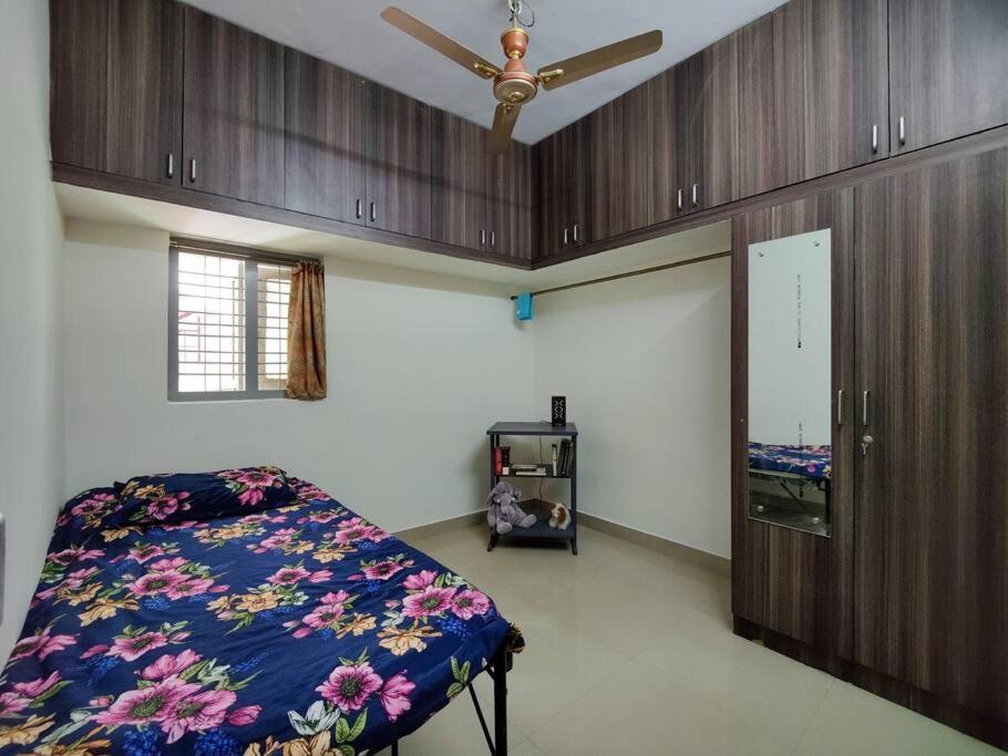 Comfy 2-Bedroom House In Sanjaynagar, Bengaluru 외부 사진